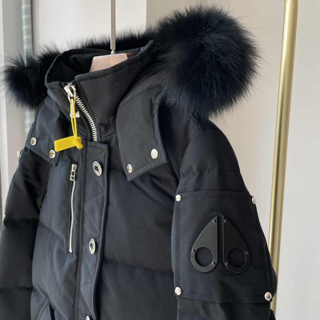 Moose Knuckles Women's Fur-Trim Hood Short Down Jacket