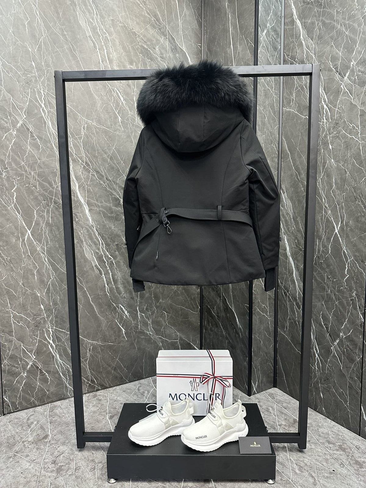 Moncler Women's Belted Fur-Trim Hood Short Down Ski Coat
