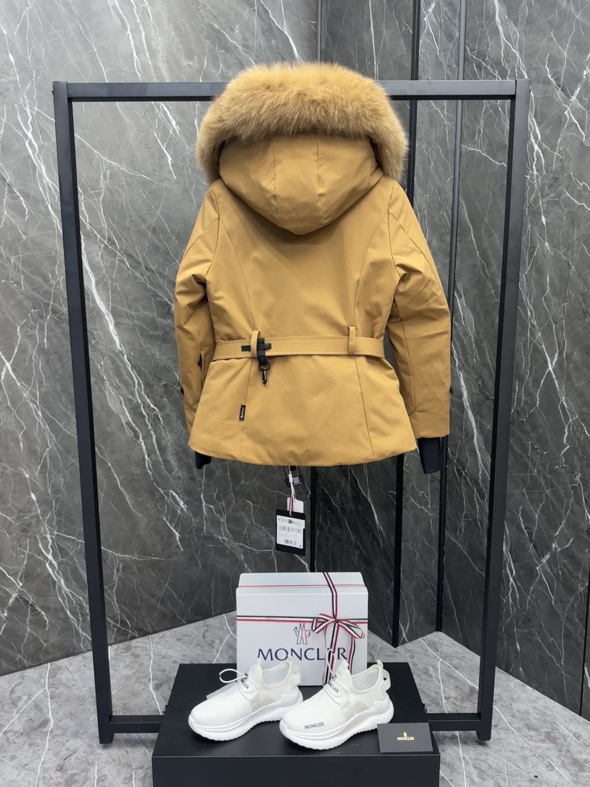 Moncler Women's Belted Fur-Trim Hood Short Down Ski Coat